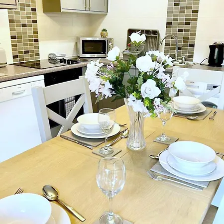 Beech 5 Hot Tub * York